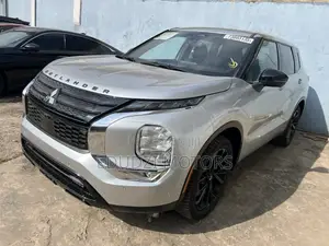 Mitsubishi Outlander SE 2022 Silver
