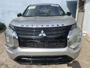 Mitsubishi Outlander SE 2022 Silver