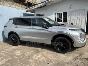 Mitsubishi Outlander SE 2022 Silver