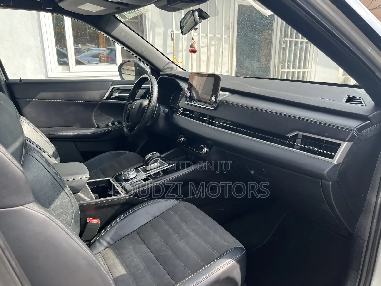 Mitsubishi Outlander SE 2022 Silver