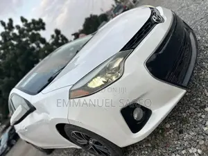 Toyota Corolla S 4dr Sedan (1.8L 4cyl CVT) 2015 White