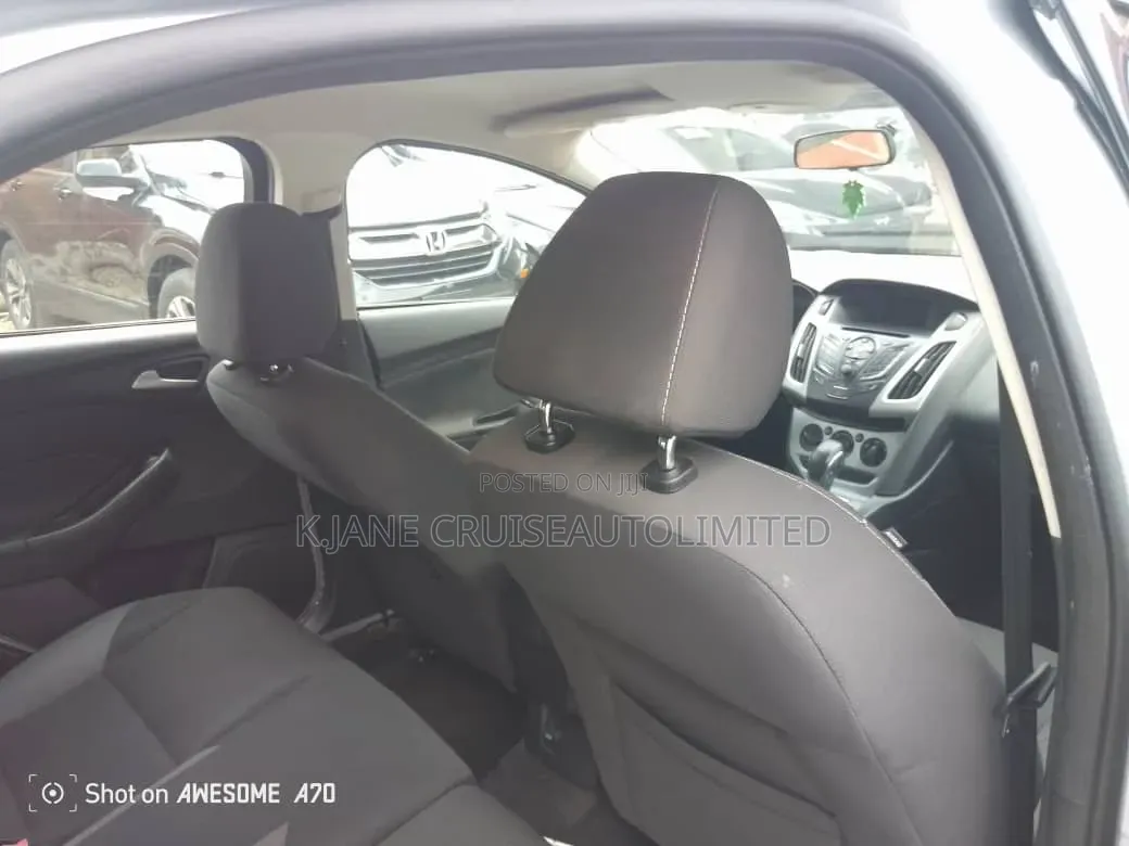 Ford Focus SE Hatchback FWD (2.0L 4cyl 6A) 2017 Silver