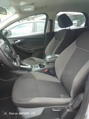 Ford Focus SE Hatchback FWD (2.0L 4cyl 6A) 2017 Silver