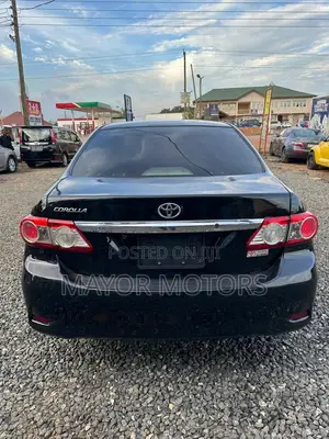 Toyota Corolla LE 4dr Sedan (1.8L 4cyl 4A) 2013 Black