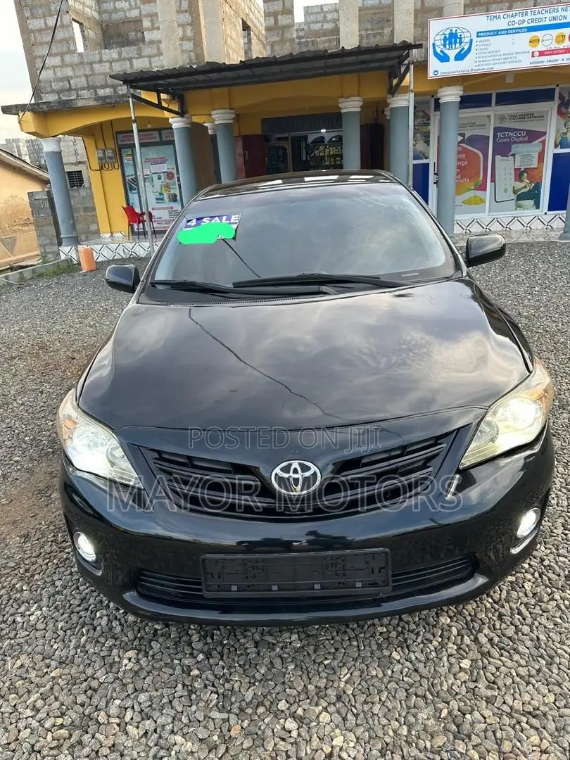 Toyota Corolla LE 4dr Sedan (1.8L 4cyl 4A) 2013 Black