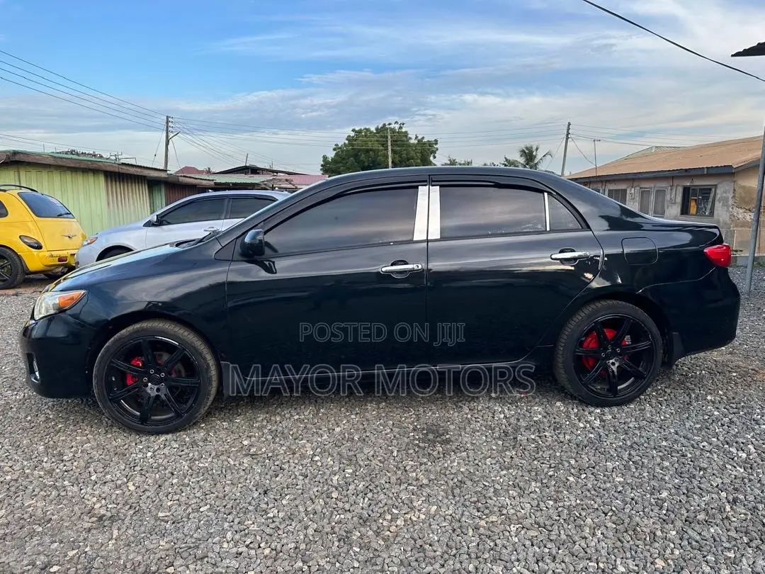 Toyota Corolla LE 4dr Sedan (1.8L 4cyl 4A) 2013 Black