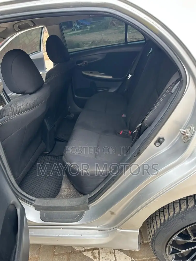 Toyota Corolla S 4dr Sedan (1.8L 4cyl 4A) 2013 Silver