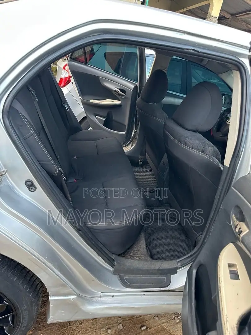 Toyota Corolla S 4dr Sedan (1.8L 4cyl 4A) 2013 Silver