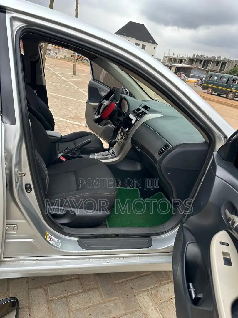 Toyota Corolla S 4dr Sedan (1.8L 4cyl 4A) 2013 Silver