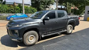 Mitsubishi L200 Club Cab 2.4 154hp 4WD 2020 Gray