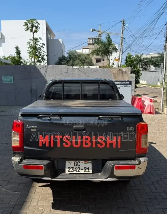 Mitsubishi L200 Club Cab 2.4 154hp 4WD 2020 Gray