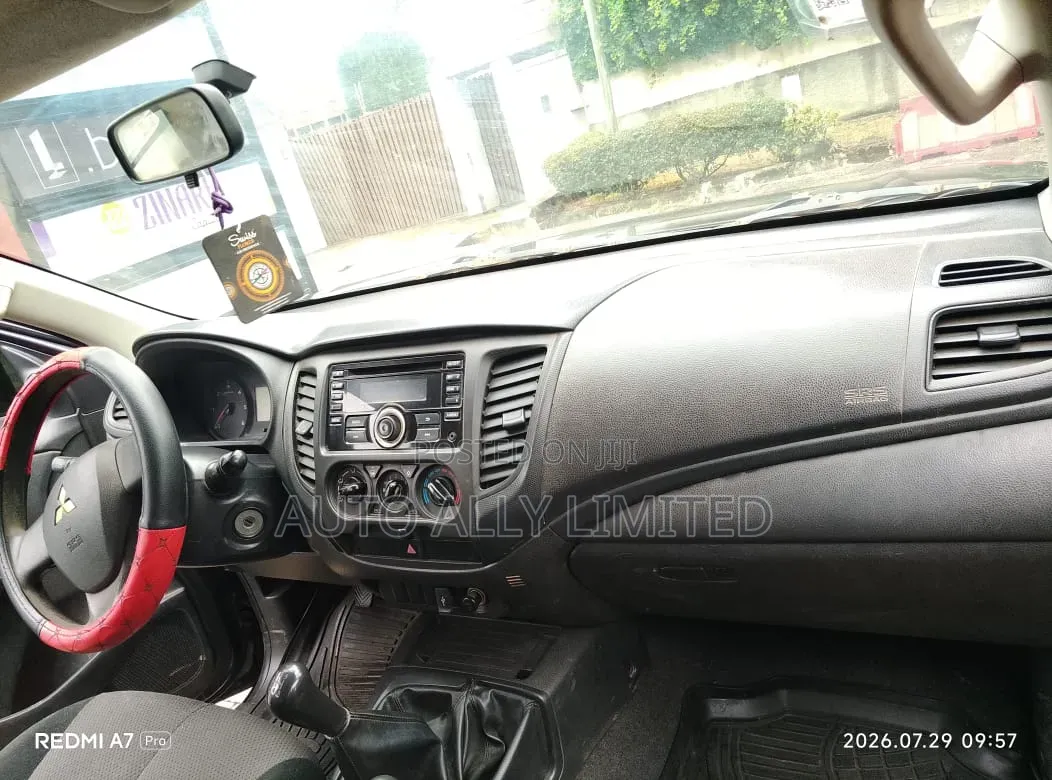 Mitsubishi L200 Club Cab 2.4 154hp 4WD 2020 Gray