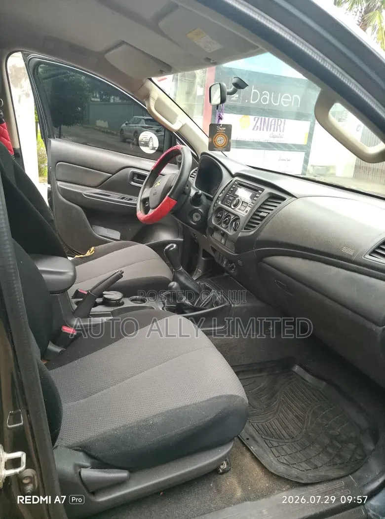 Mitsubishi L200 Club Cab 2.4 154hp 4WD 2020 Gray