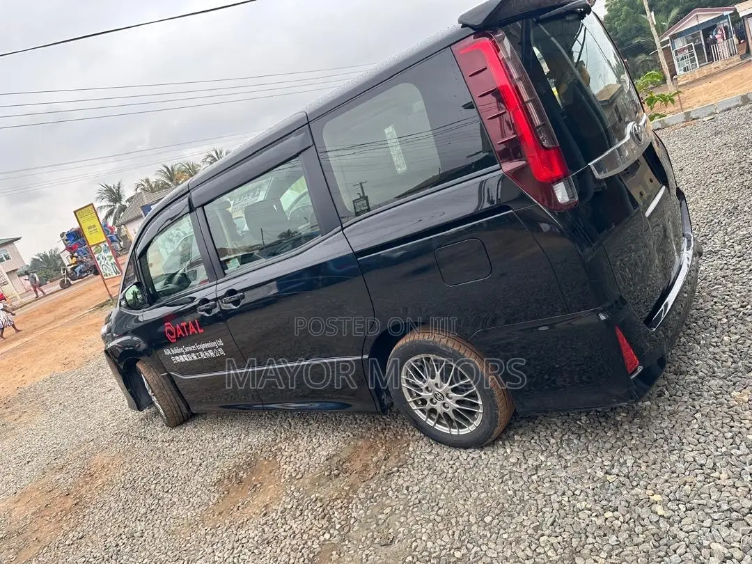Toyota Noah 2.0 FWD (8 Seater) 2016 Black