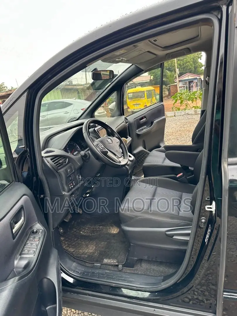 Toyota Noah 2.0 FWD (8 Seater) 2016 Black
