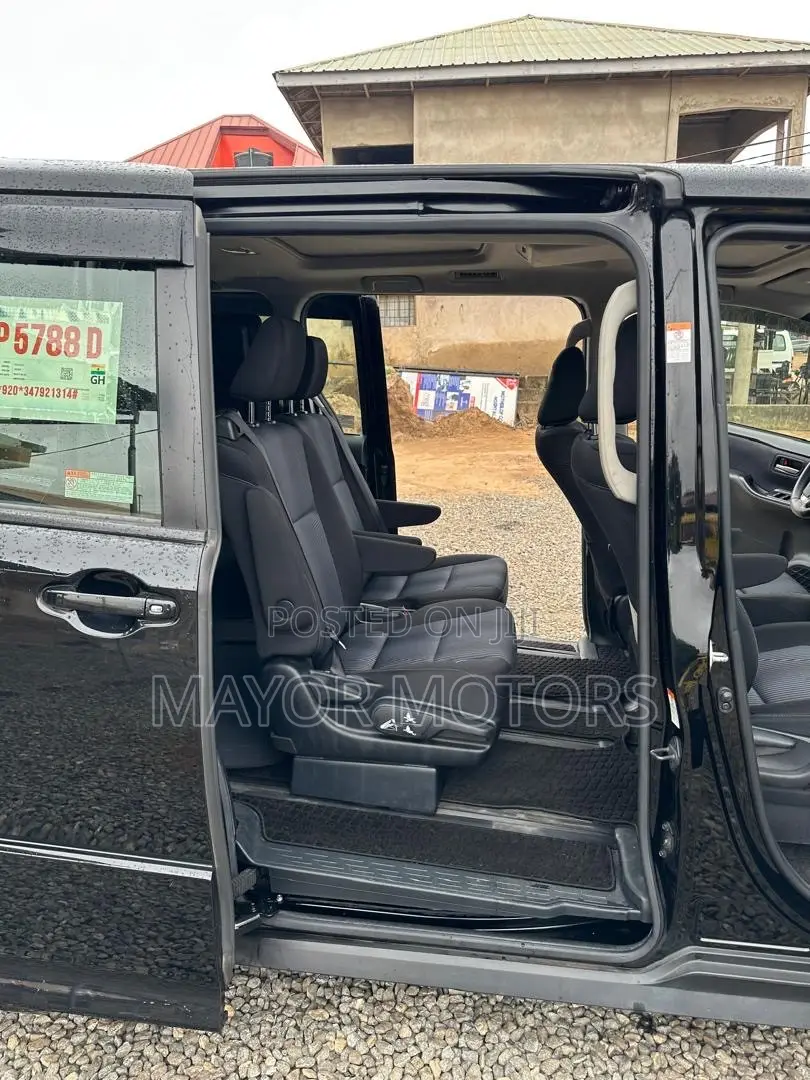 Toyota Noah 2.0 FWD (8 Seater) 2016 Black