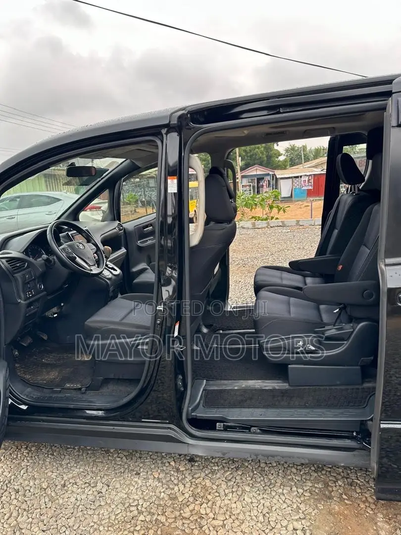 Toyota Noah 2.0 FWD (8 Seater) 2016 Black