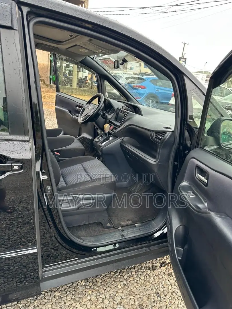 Toyota Noah 2.0 FWD (8 Seater) 2016 Black