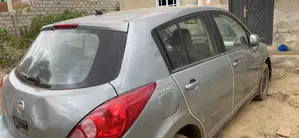 Nissan Versa 1.8 S Hatchback 2011 Gray