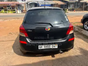 Toyota Vitz 1.0 FWD 3dr 2010 Black