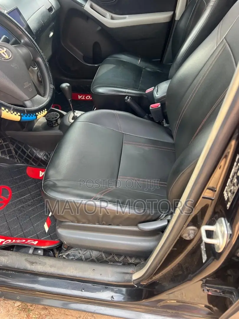 Toyota Vitz 1.0 FWD 3dr 2010 Black