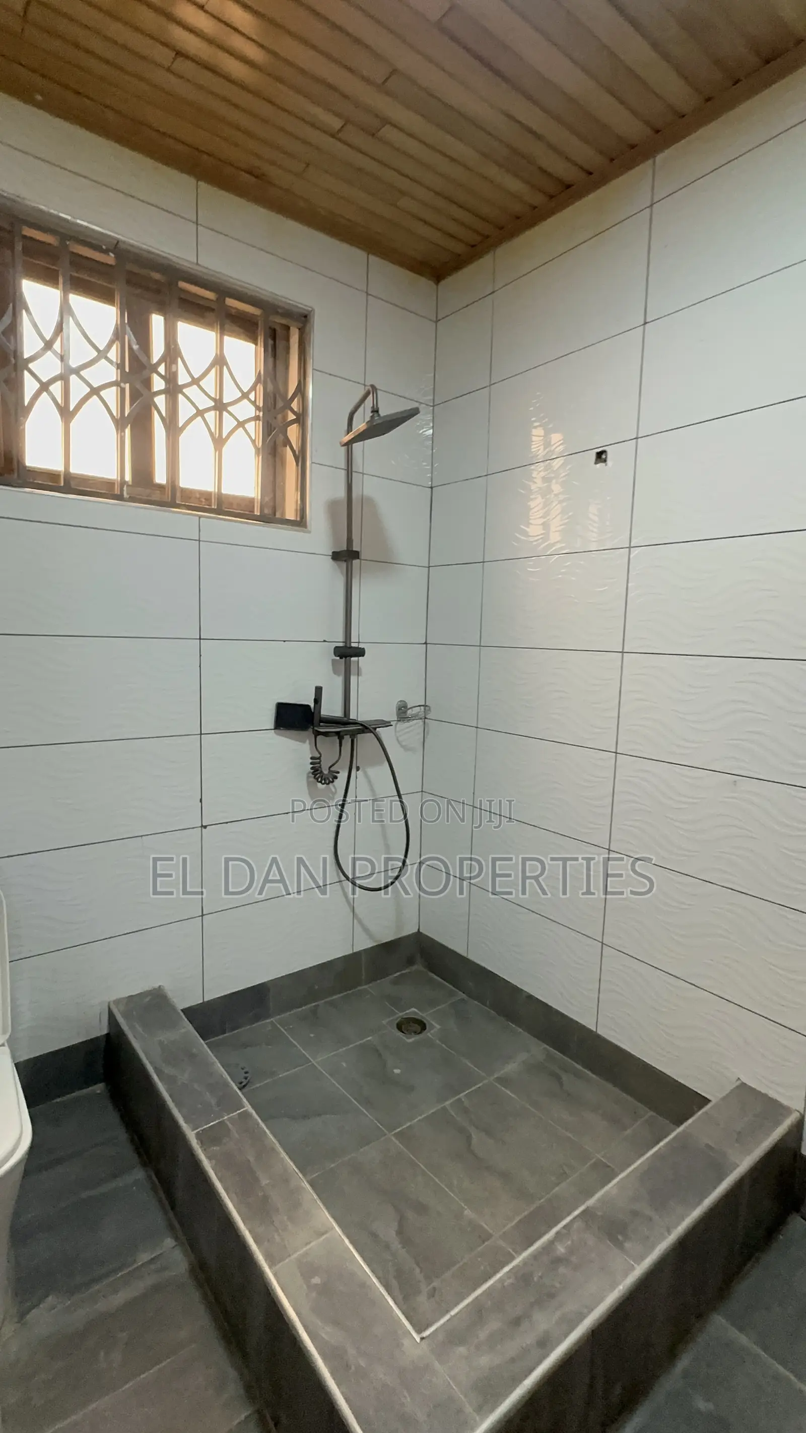 3bdrm Apartment in Gyenyasi, Kumasi Metropolitan for rent