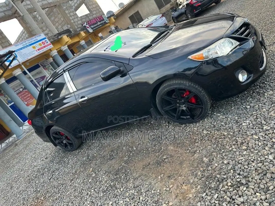 Toyota Corolla LE 4dr Sedan (1.8L 4cyl 4A) 2013 Black
