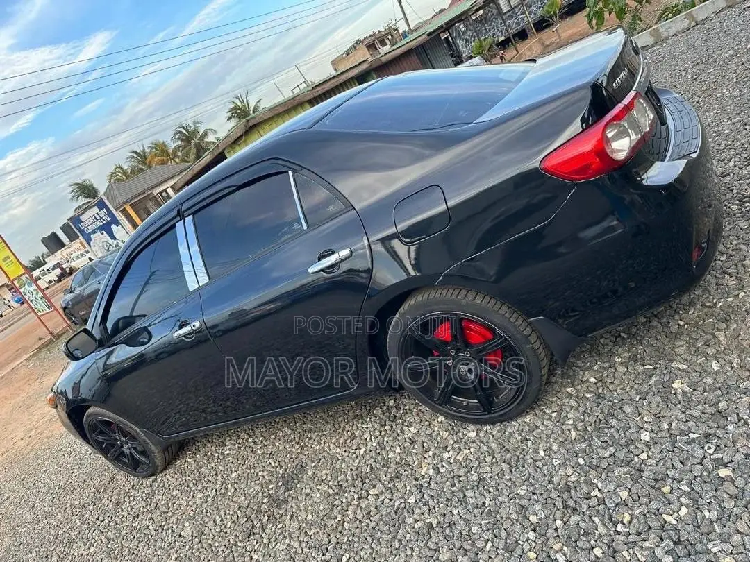 Toyota Corolla LE 4dr Sedan (1.8L 4cyl 4A) 2013 Black