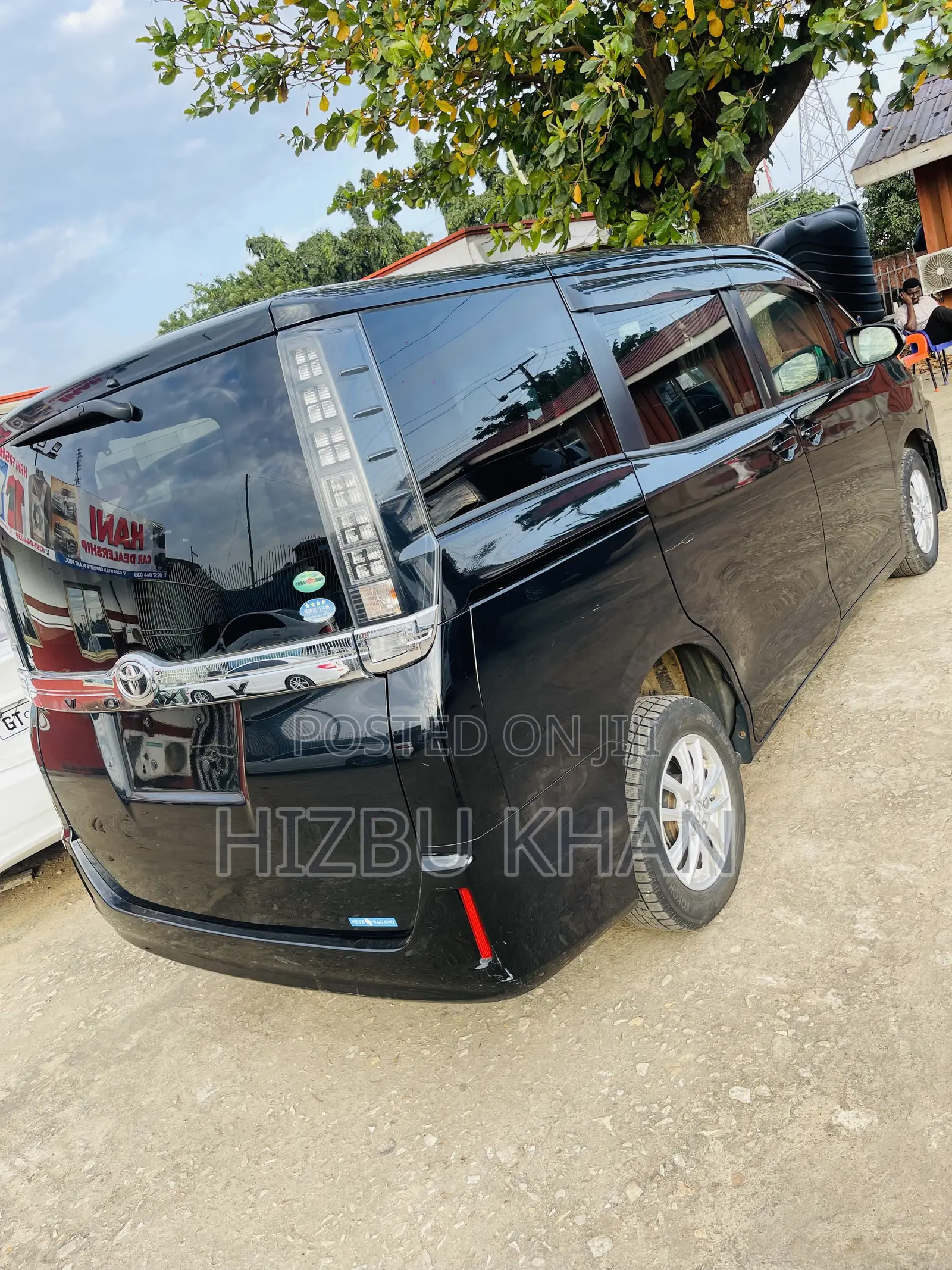 Toyota Voxy V 4WD 7-Seater 2014 Black
