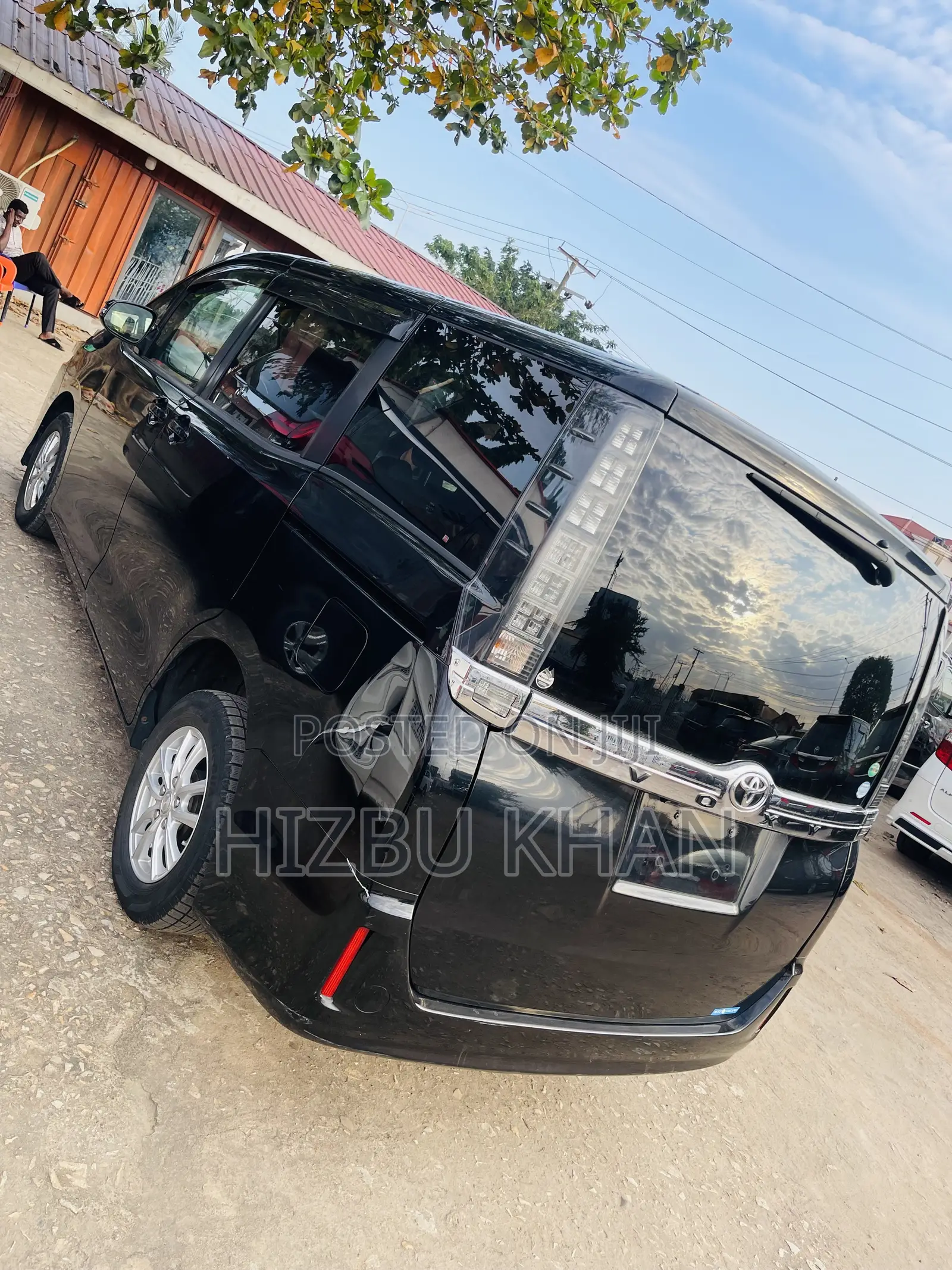 Toyota Voxy V 4WD 7-Seater 2014 Black