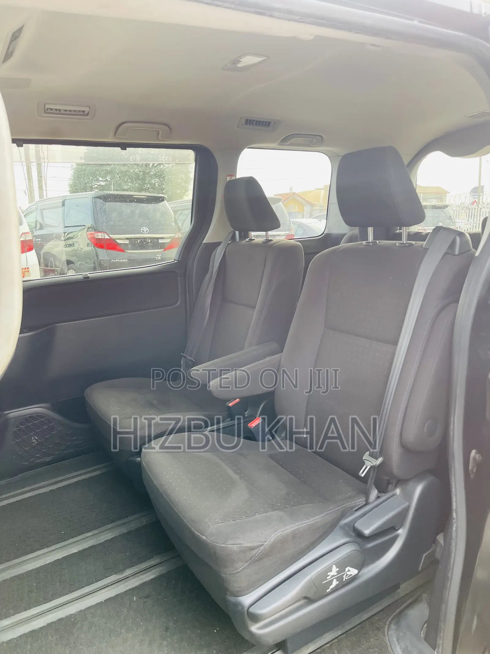 Toyota Voxy V 4WD 7-Seater 2014 Black