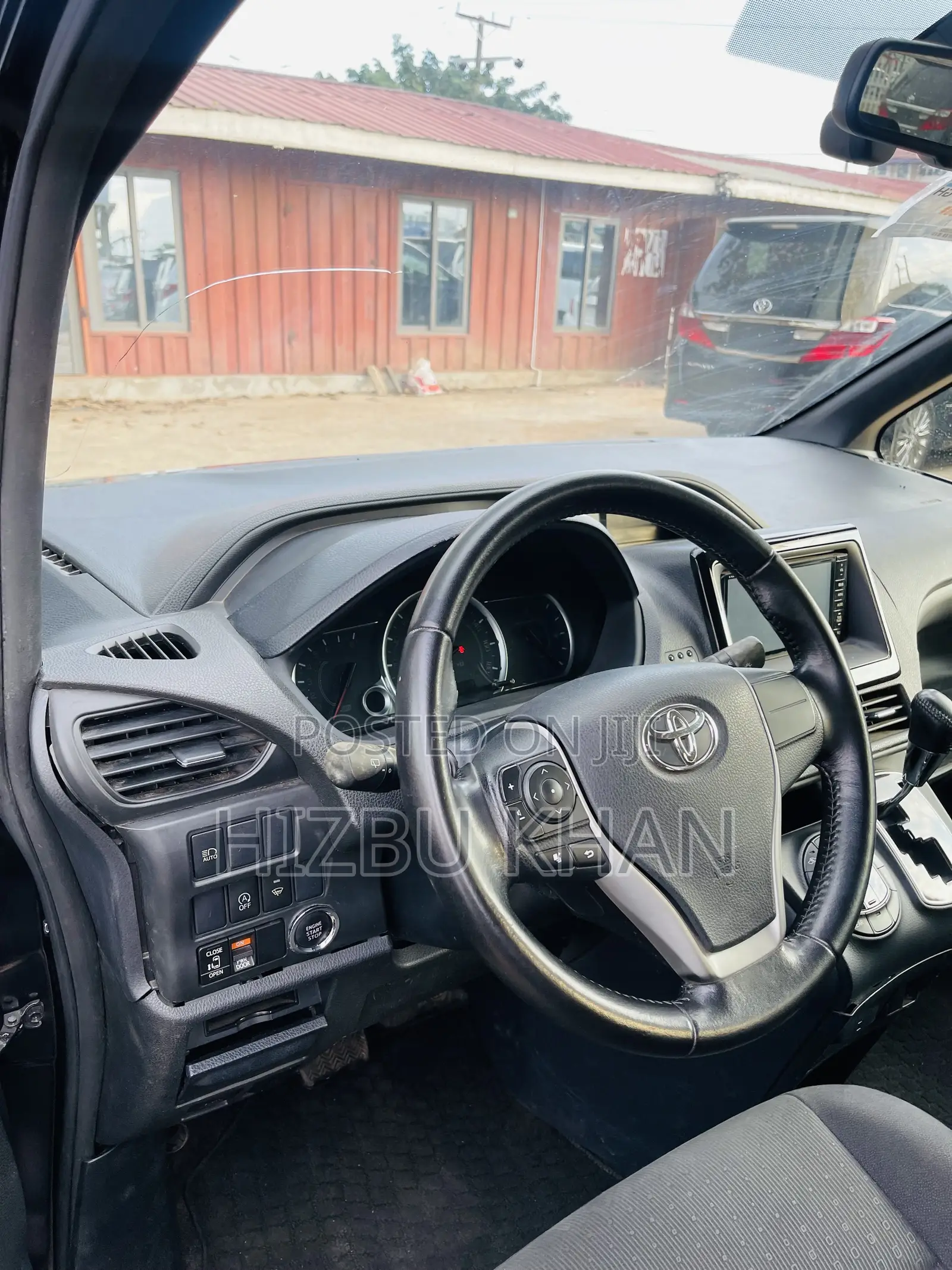 Toyota Voxy V 4WD 7-Seater 2014 Black