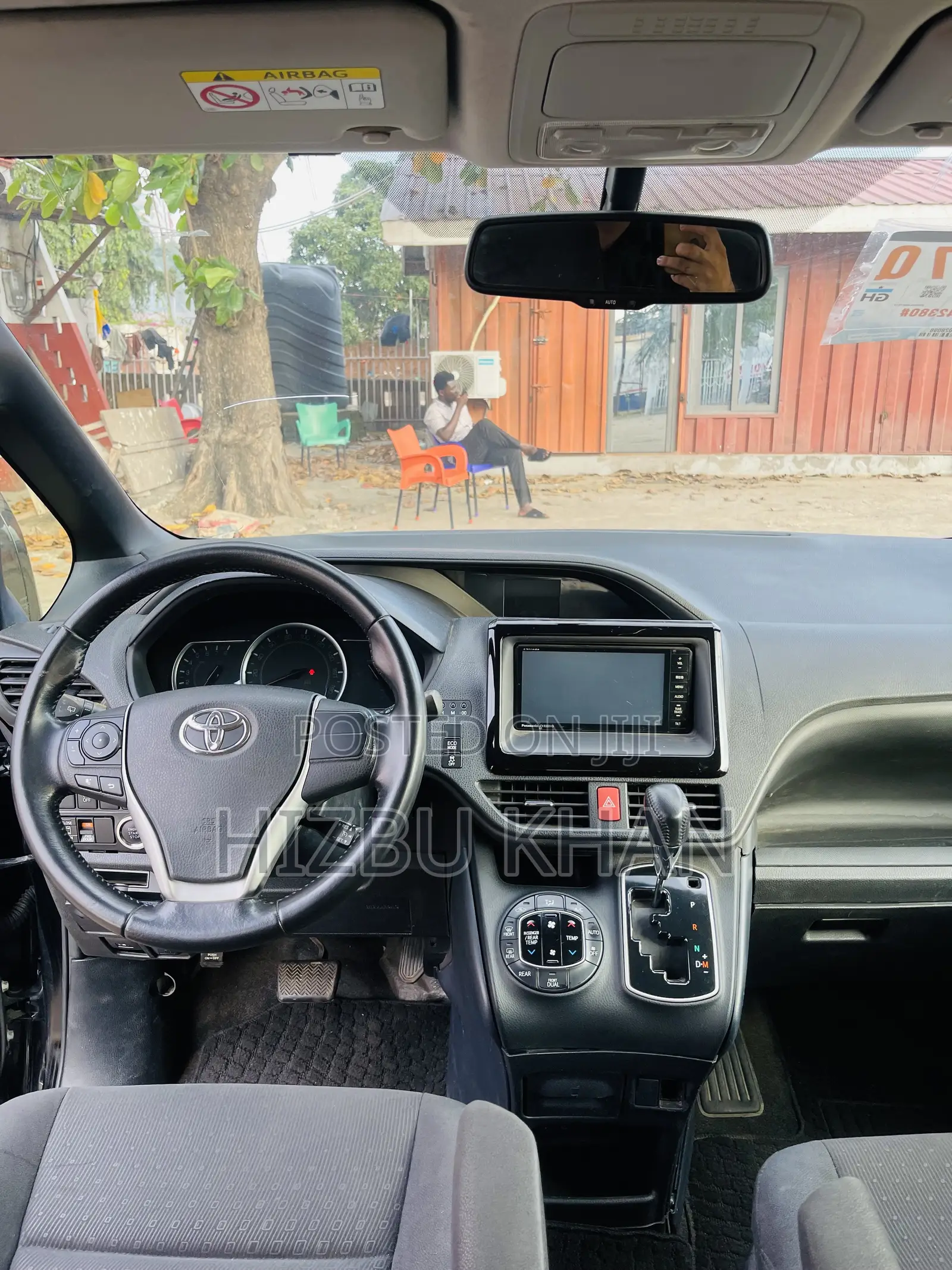 Toyota Voxy V 4WD 7-Seater 2014 Black