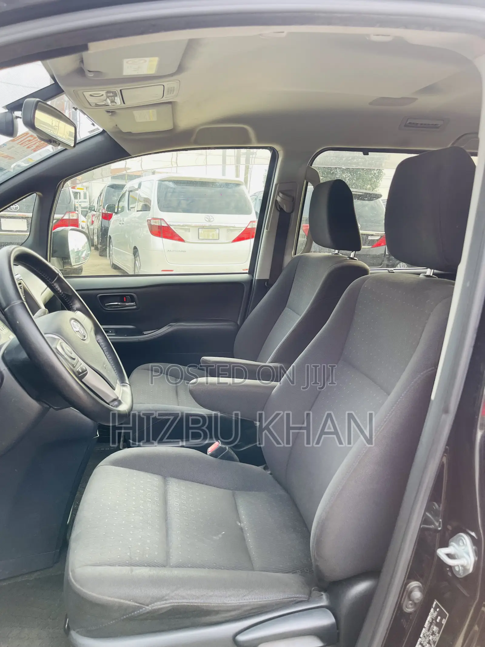 Toyota Voxy V 4WD 7-Seater 2014 Black