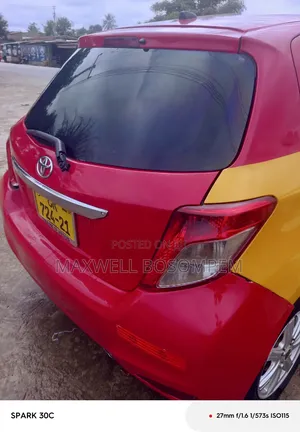 Toyota Vitz 2012 Red