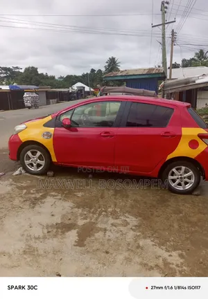 Toyota Vitz 2012 Red