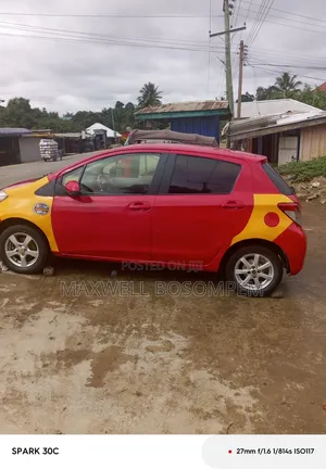 Toyota Vitz 2012 Red