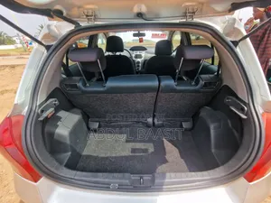 Toyota Vitz 2010 Silver