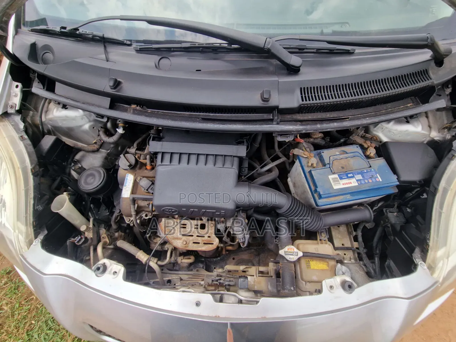 Toyota Vitz 2010 Silver