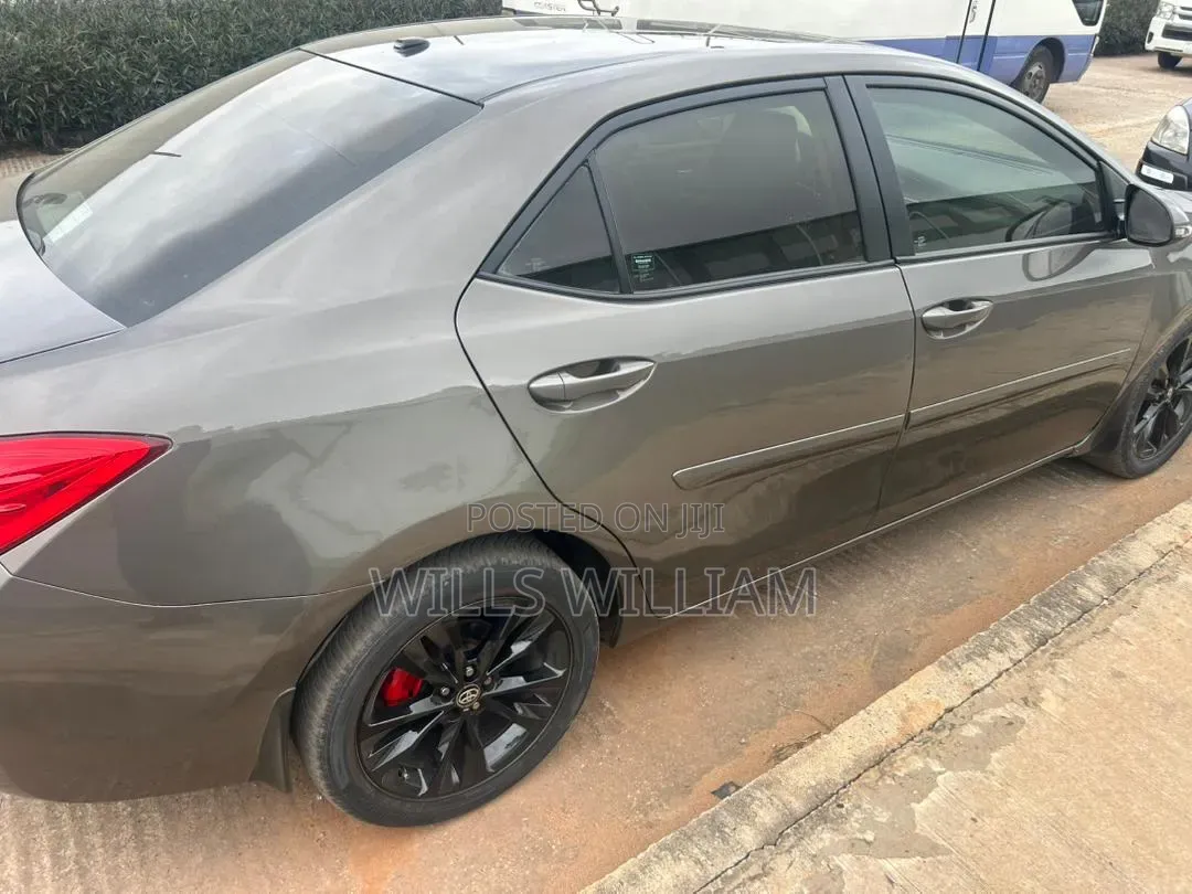 Toyota Corolla 2018 Gray