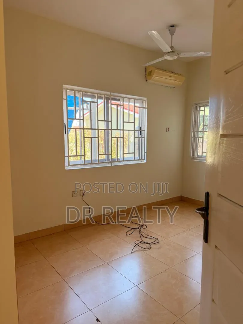 3bdrm House in Devtraco, Community 25 for rent