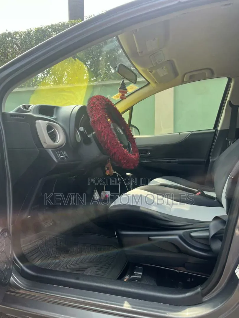 Toyota Yaris 2013 Gray