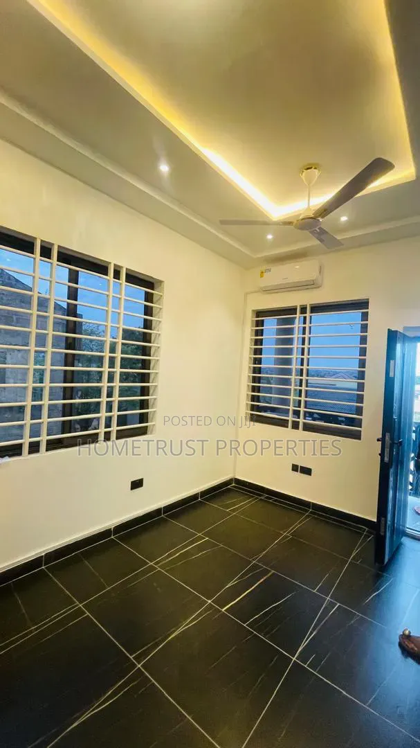 4bdrm Duplex in Ablekuma Nsakina, Pentecost for rent
