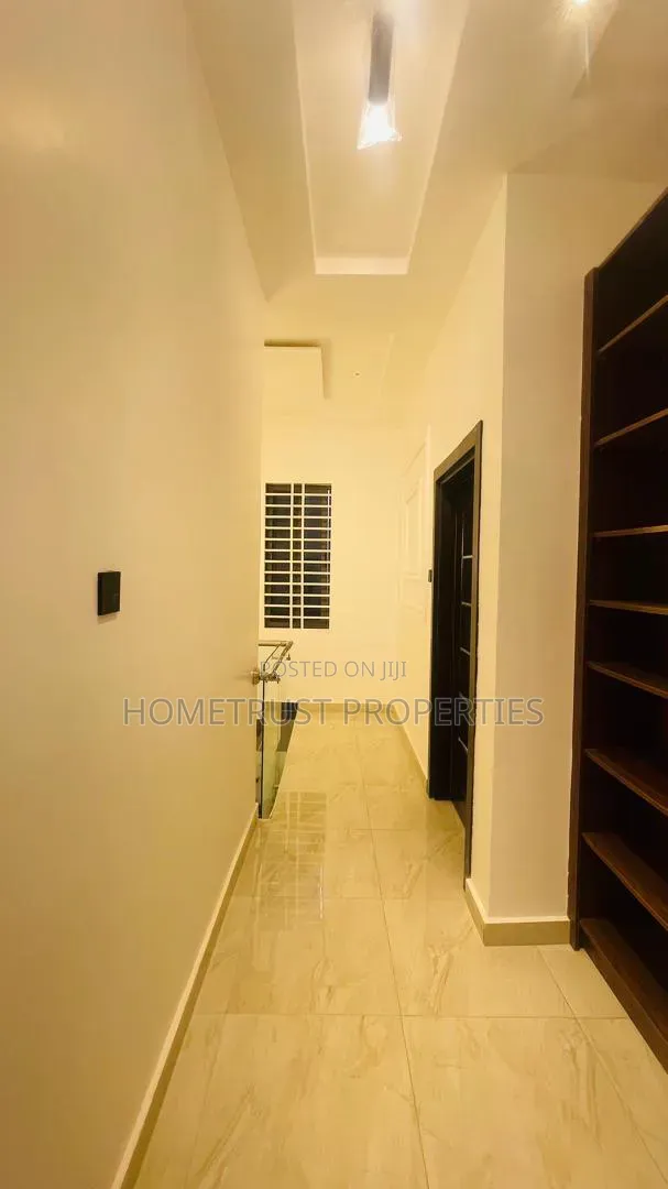 4bdrm Duplex in Ablekuma Nsakina, Pentecost for rent