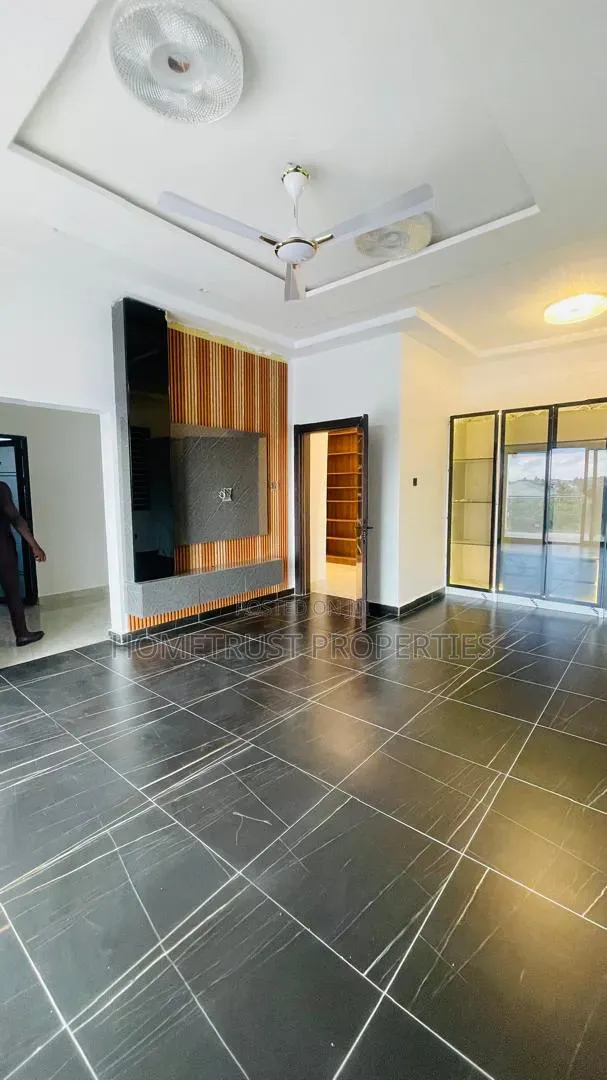 4bdrm Duplex in Ablekuma Nsakina, Pentecost for rent