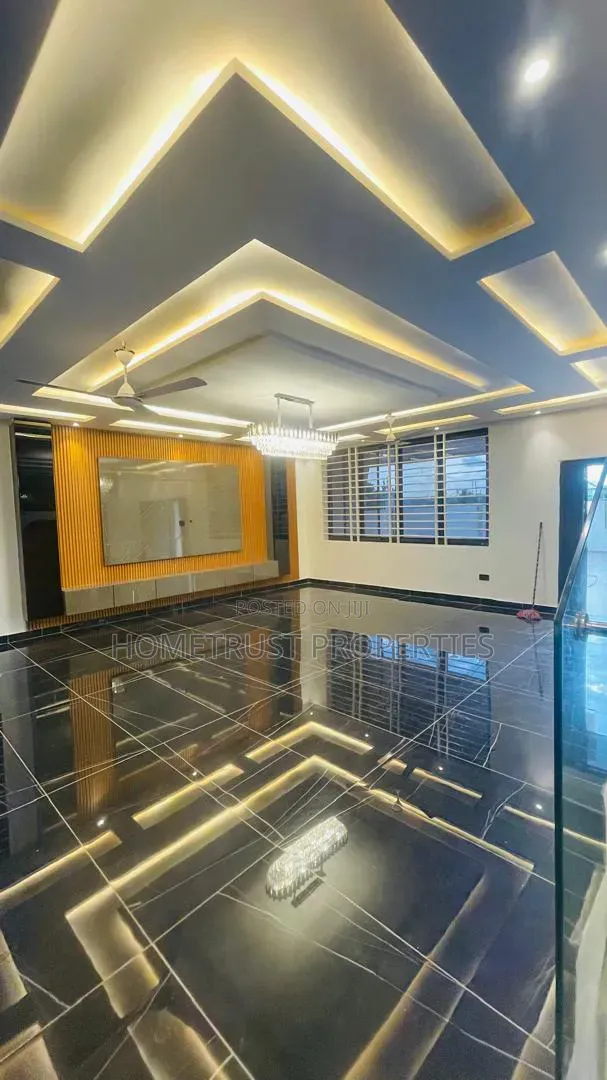 4bdrm Duplex in Ablekuma Nsakina, Pentecost for rent
