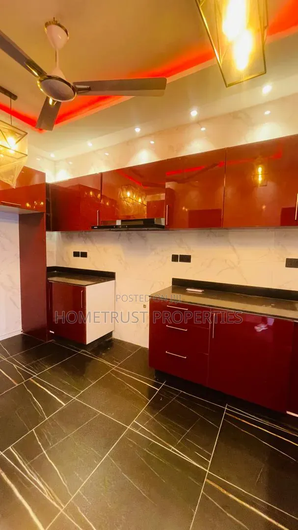 4bdrm Duplex in Ablekuma Nsakina, Pentecost for rent