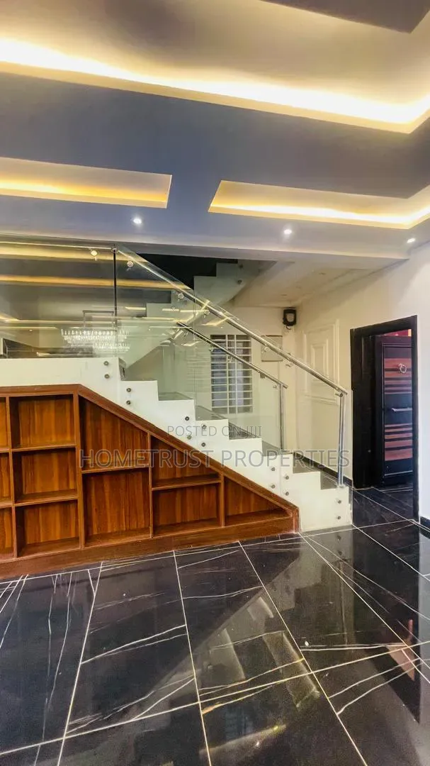 4bdrm Duplex in Ablekuma Nsakina, Pentecost for rent