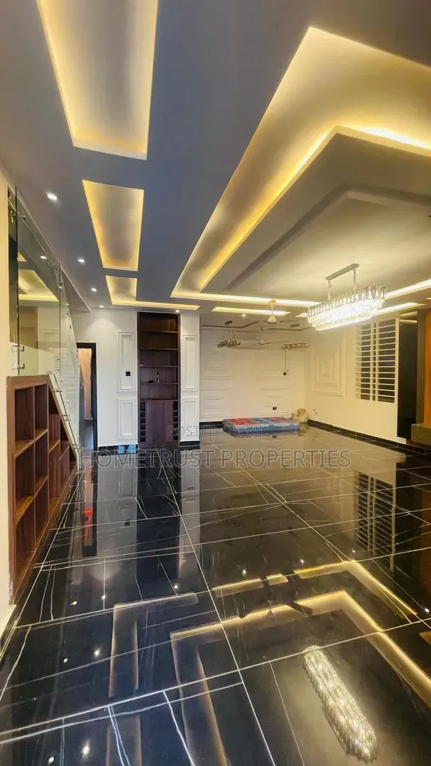 4bdrm Duplex in Ablekuma Nsakina, Pentecost for rent
