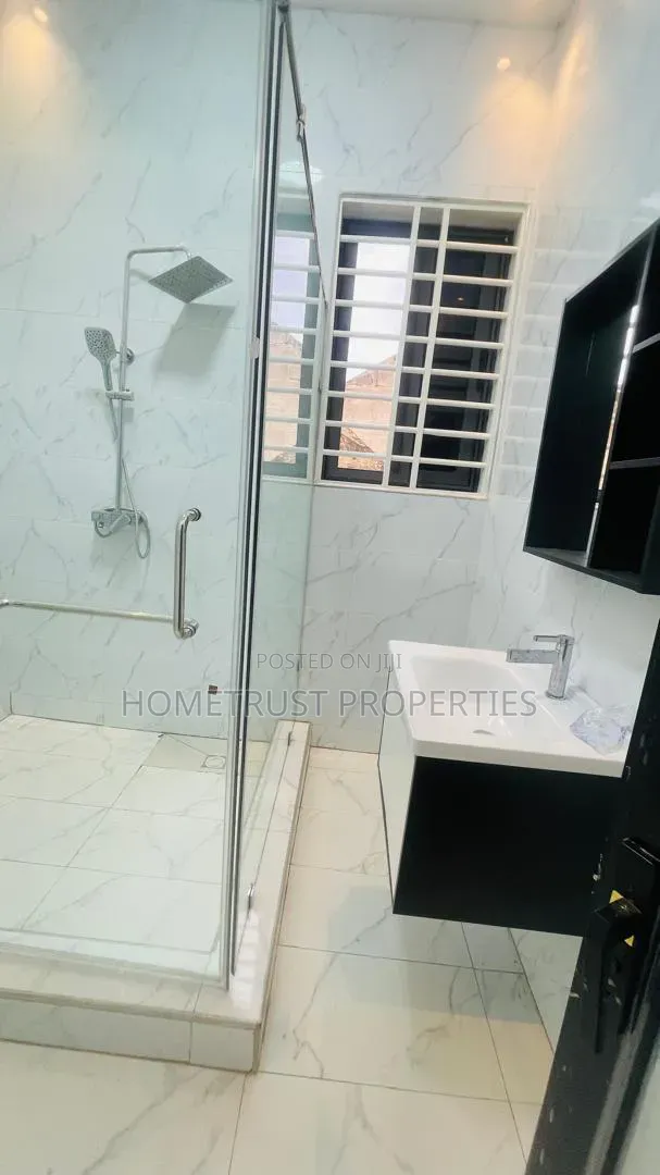 4bdrm Duplex in Ablekuma Nsakina, Pentecost for rent